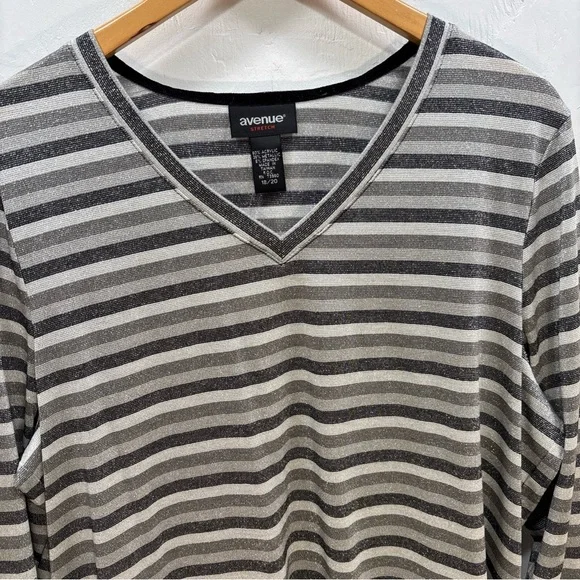 Avenue Relaxed fit V-Neck Striped long sleeve Shirt Gray Silver Black NWT Sz 20 - Picture 4 of 8